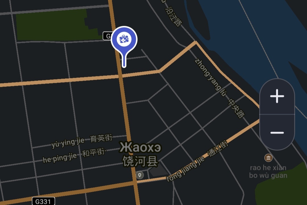 Скрин maps.me если от отеля пойти по дороге вниз к реке, то можно выйти на парк, что на островке