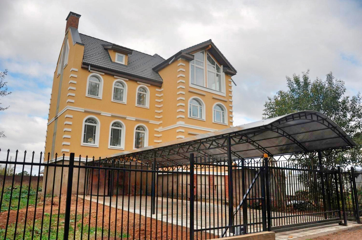 Кирпичный дом после реконструкции