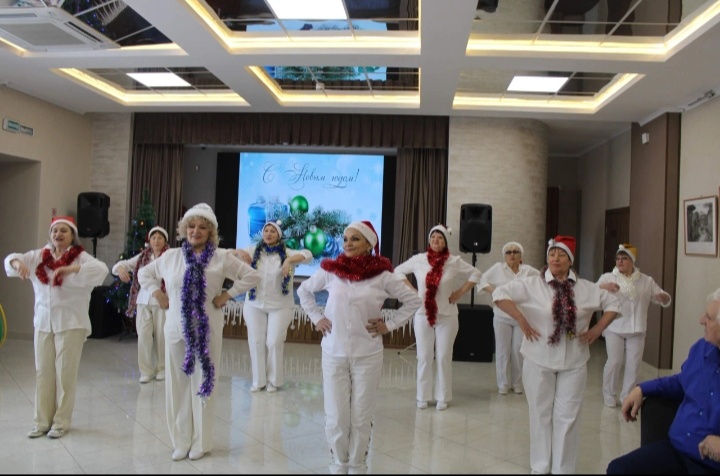 Наша танцевальная группа"Нескучный возраст"