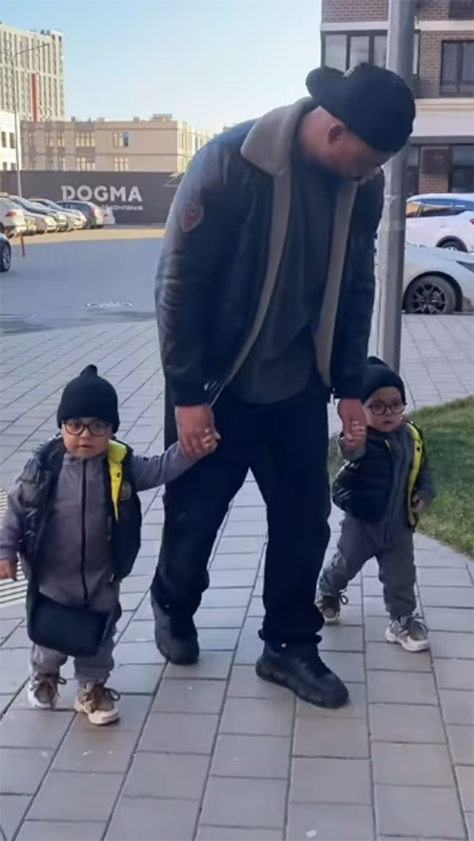 Мондезир с сыновьями. Фото: соцсети Мондезира