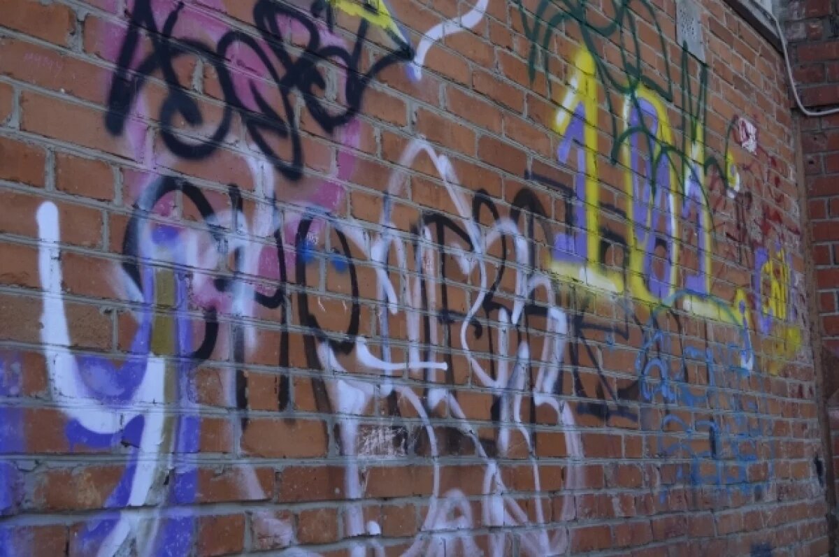    Тюмень избавляется от уродливых граффити и надписей на фасадах