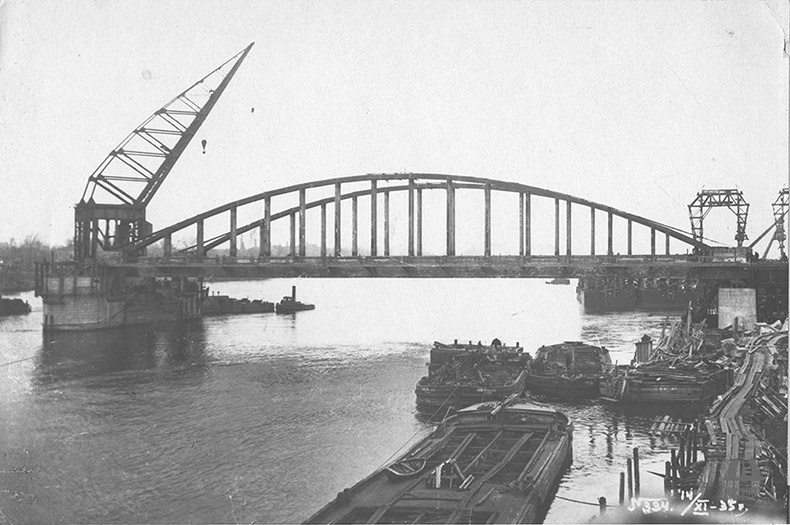Строительство моста в 1930-е годы
