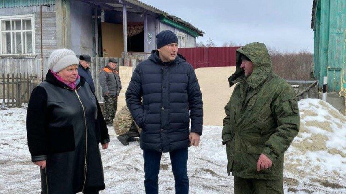    Глава Рыльского района Курской области по поручению Александра Хинштейна прибыл в д. Слободка