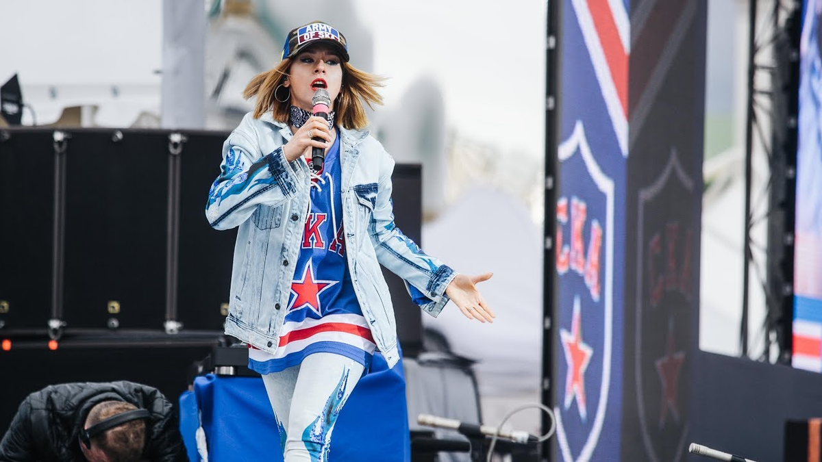 IOWA на параде чемпионов в Санкт-Петербурге на Дворцовой плоащади.