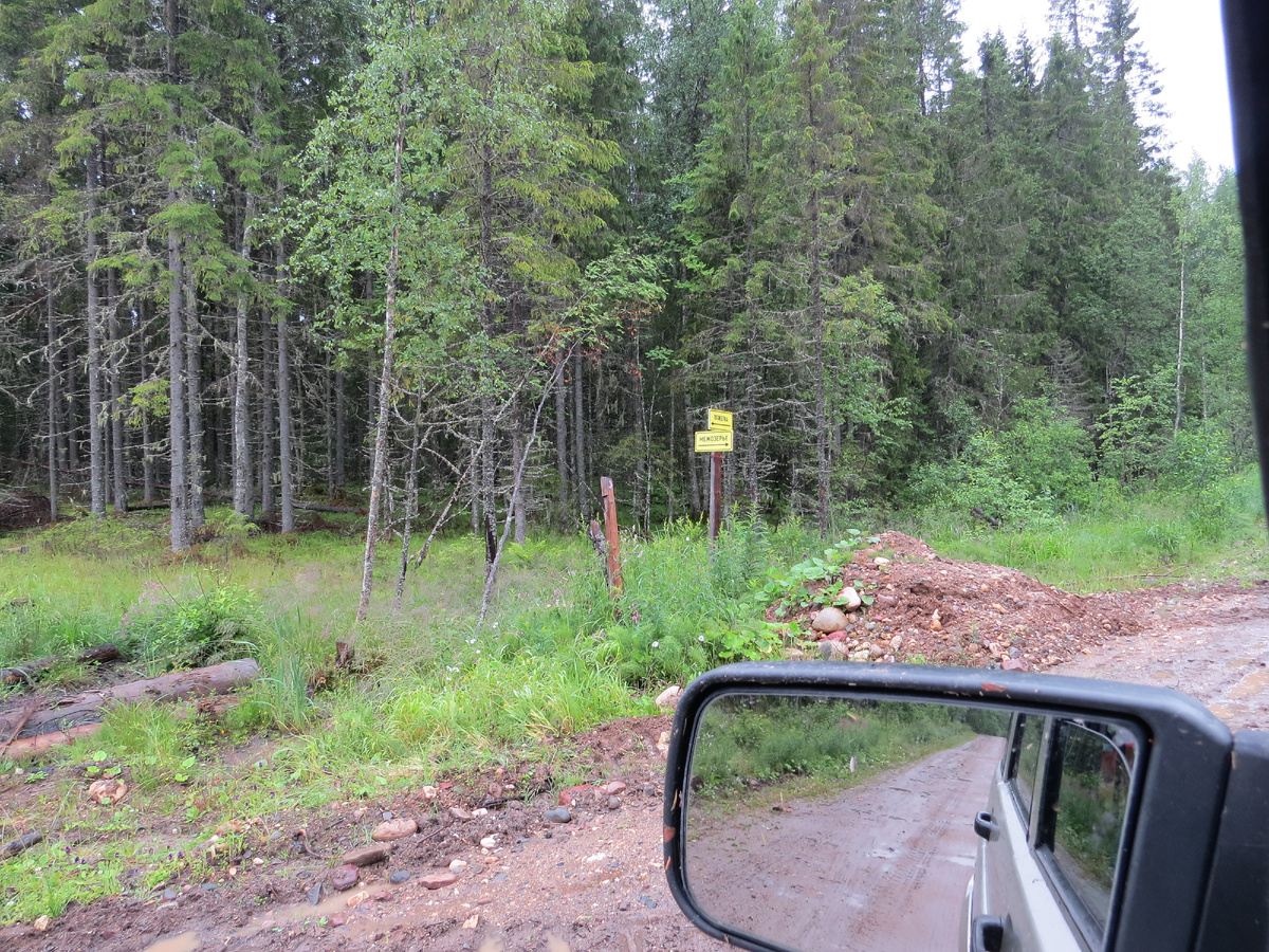 Вот так он стоял на Т-образном перекрёстке