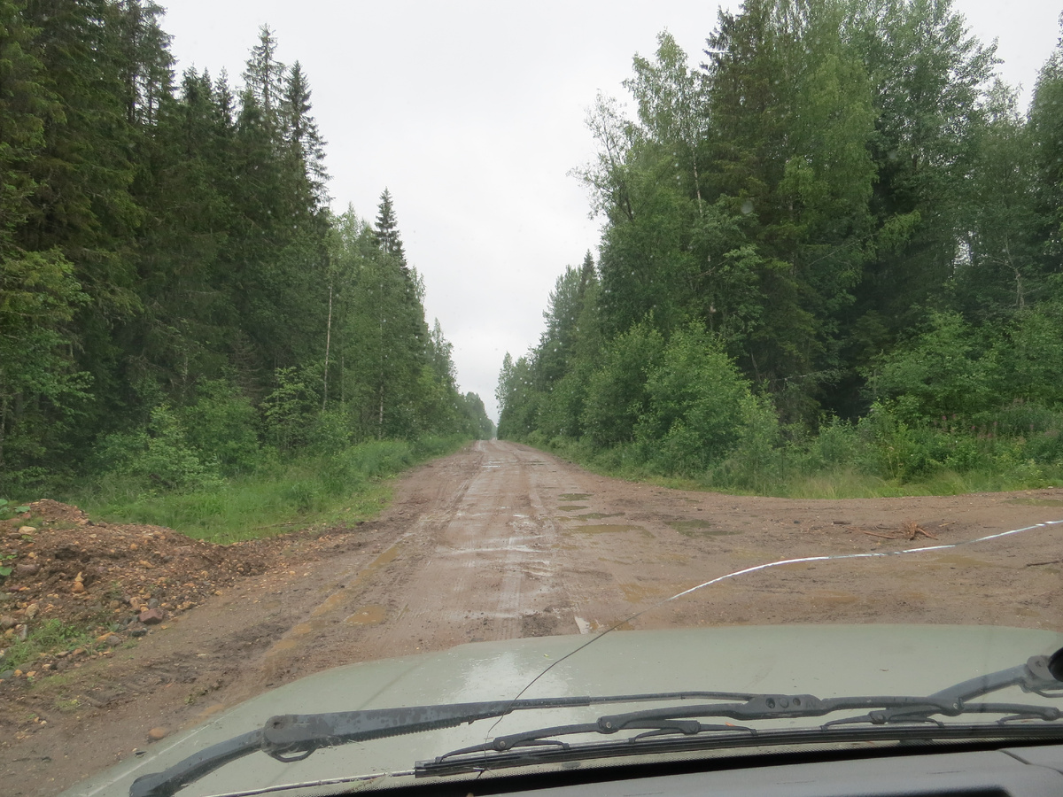 Собственно вид на перекрёсток. УАЗик стоит в сторону .... Ленинградской области!