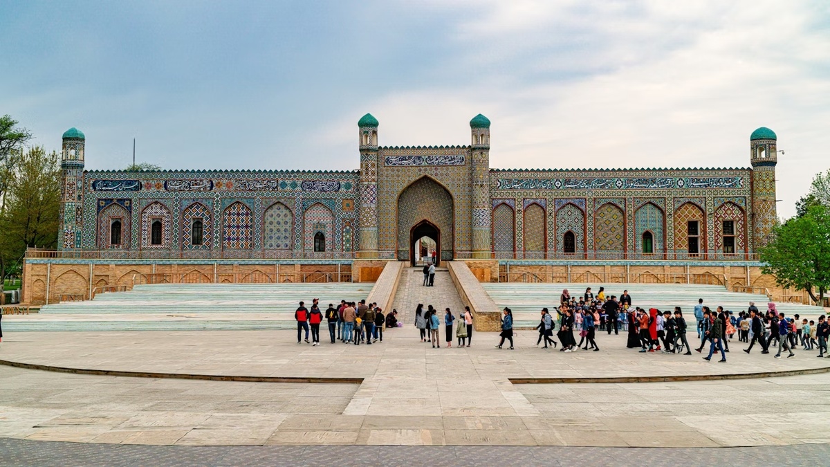 Ханский дворец в Коканде — одна из достопримечательностей Ферганской долины в Узбекистане, которую нельзя пропустить.
