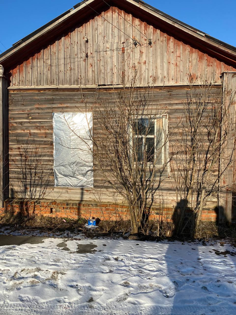 Одно окно поверх другого (справа). д. Панино Фурмановского района Ивановской области