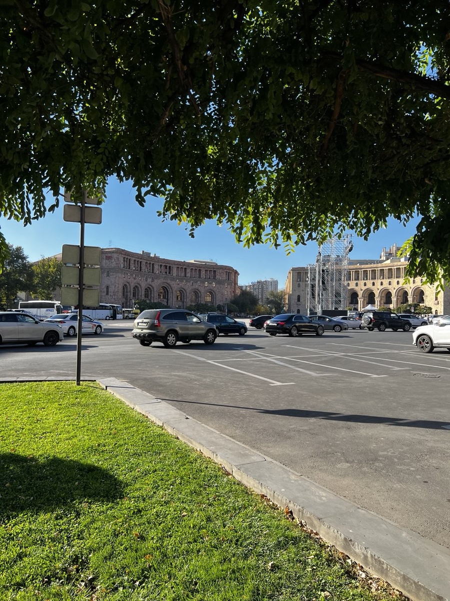 Осень в Ереване мне очень понравилась! Тепло, солнечно и свежо!