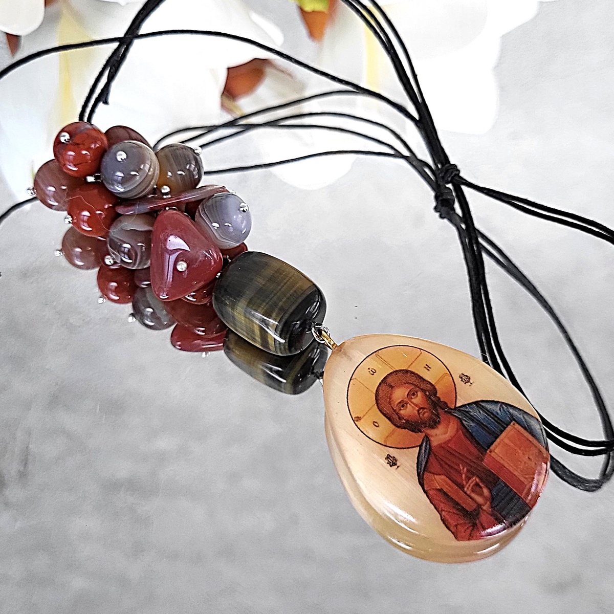 Подвеска талисман - оберег из натуральных камней с иконой Иисуса Христа