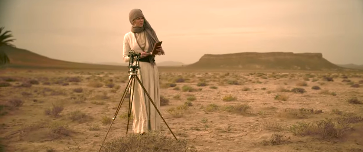 (кадр из фильма "Королева пустыни" Режиссер В. Херцог)