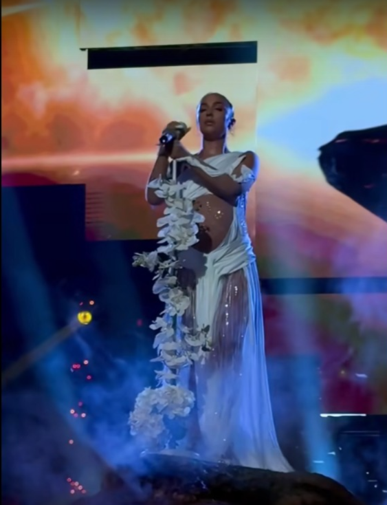 скрин с видео Мари Краймбрери
