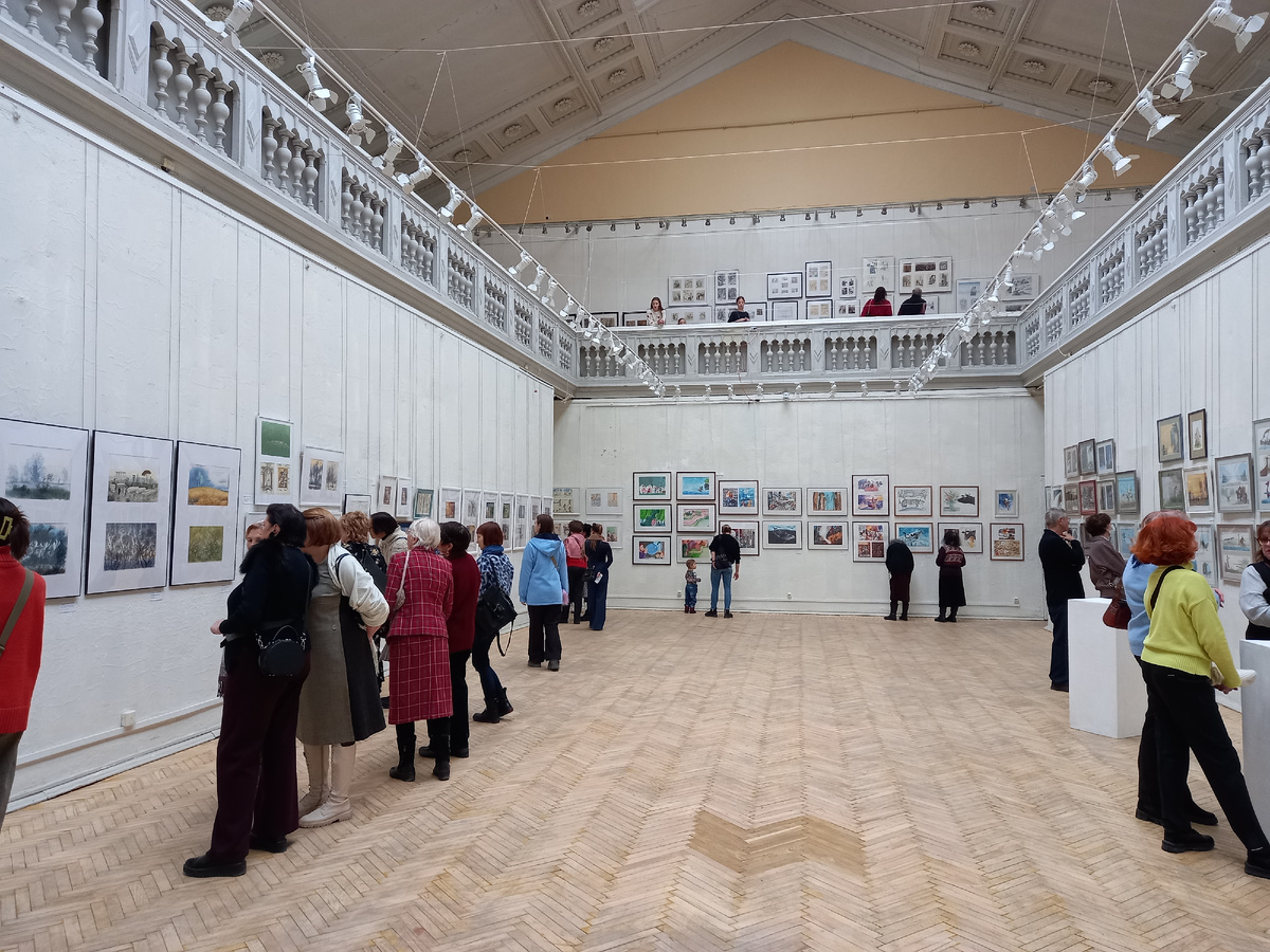 Все-все фото галереи сделаны в первый час работы выставки в субботу. 