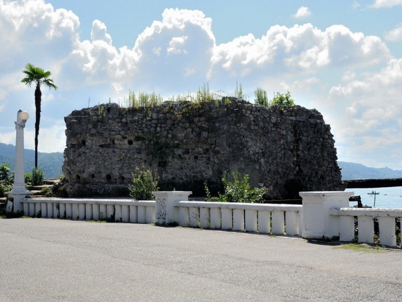 Руины крепости Диоскурия