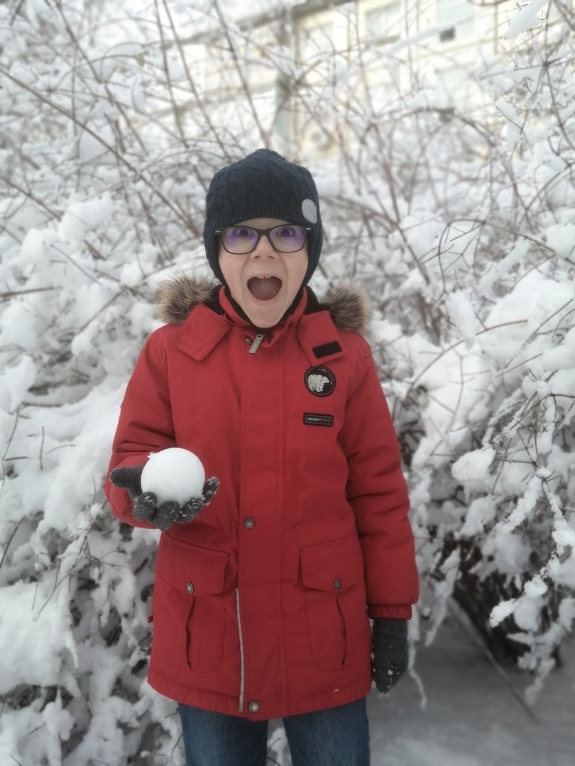 Тимофей впервые увидел снег этой зимой. 