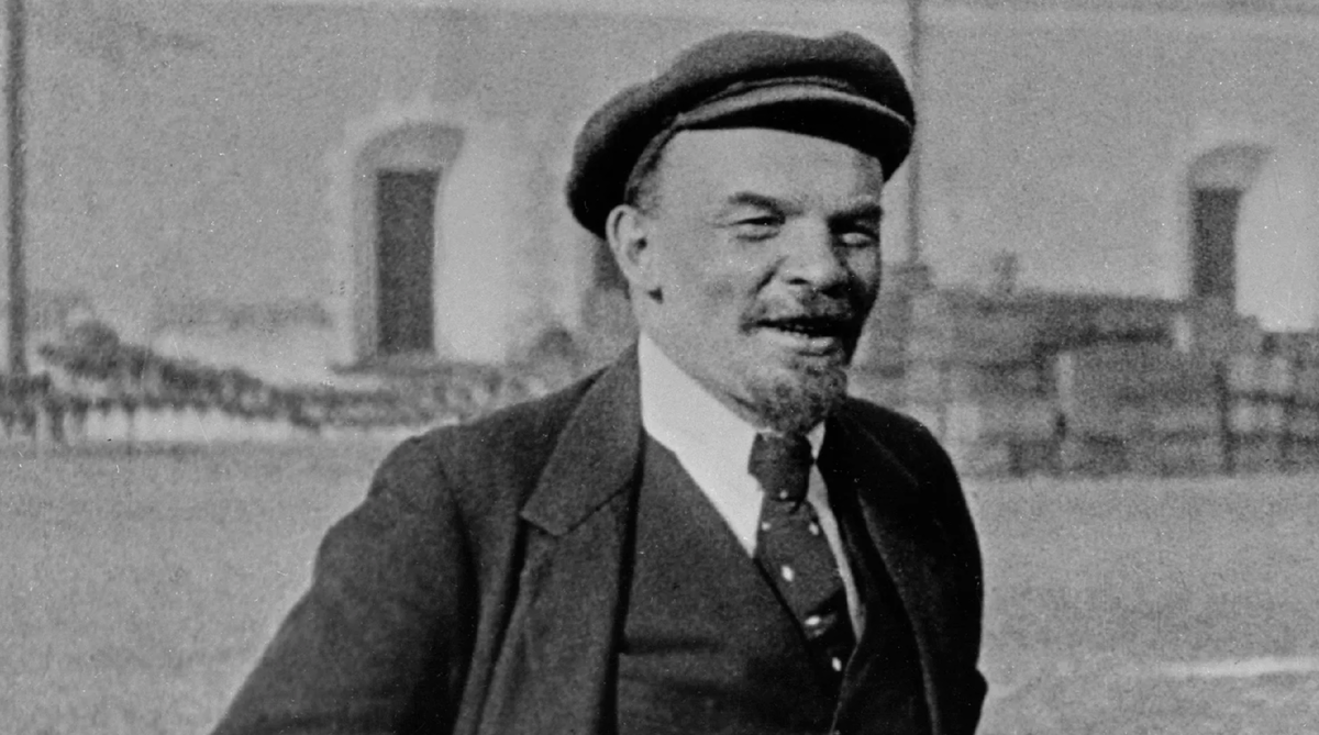 Обратите внимание на выражение лица лжеца, который обещал крестьянам землю отдать.