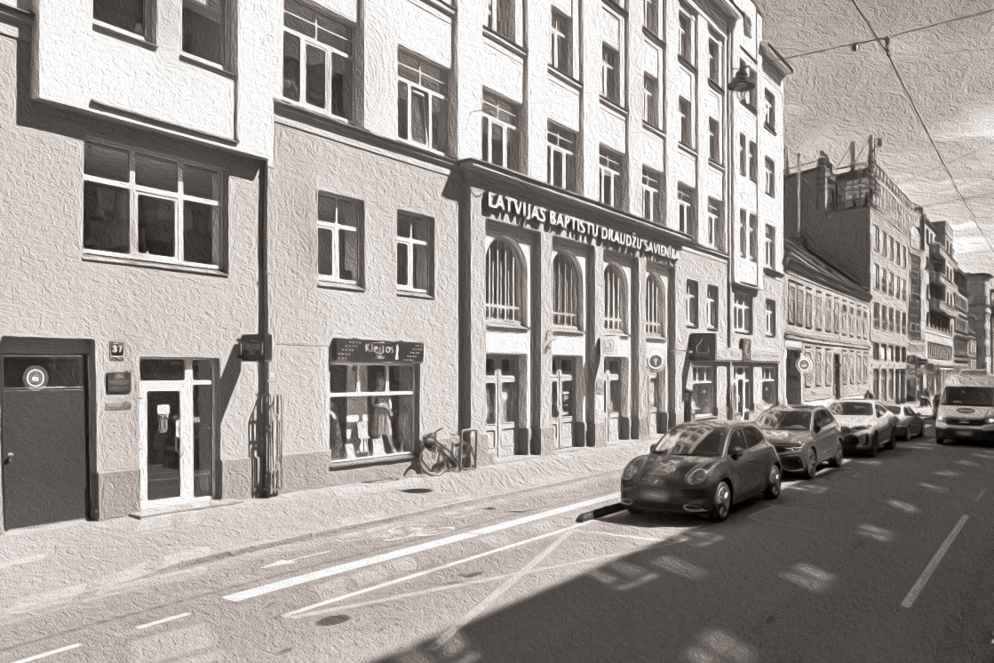 Сначала здесь была баптистская церковь, потом ТЮЗ, потом опять церковь