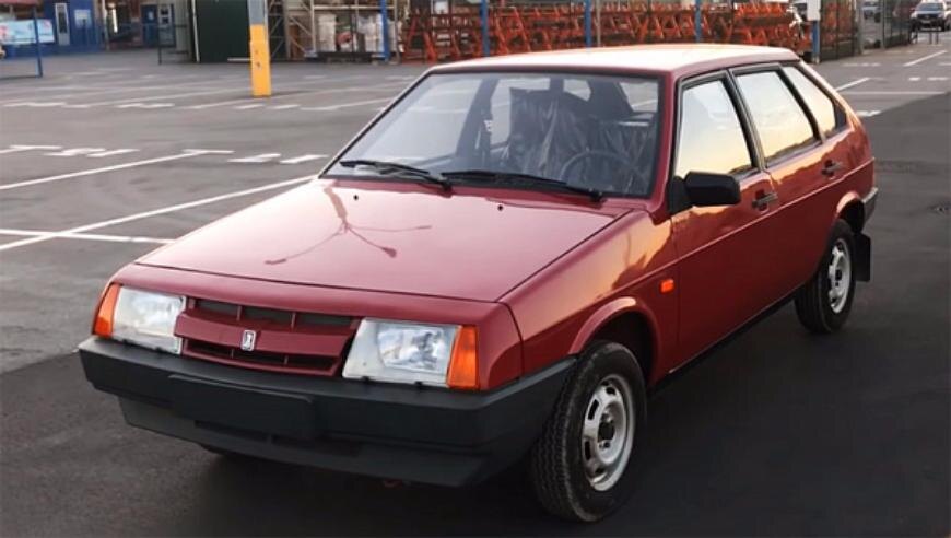 Вишнёвая "девятка" или ВАЗ-2109. В конце 80-х, такую мог купить не каждый. Фото из интернета для иллюстрации.