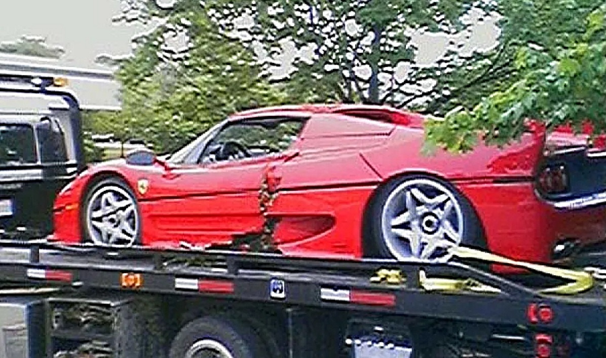 Разбитый Ferrari F50