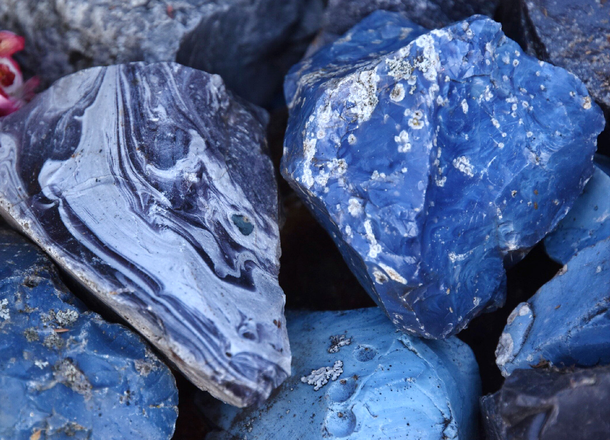 Шайтанит - старый доменный шлак демидовских дореволюционных печей. Автор фотографии канал Стеклянные Сказки 