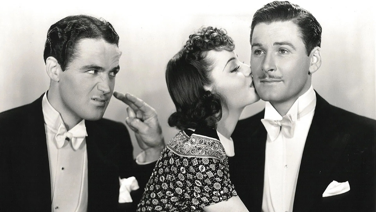 Четверо уже толпа