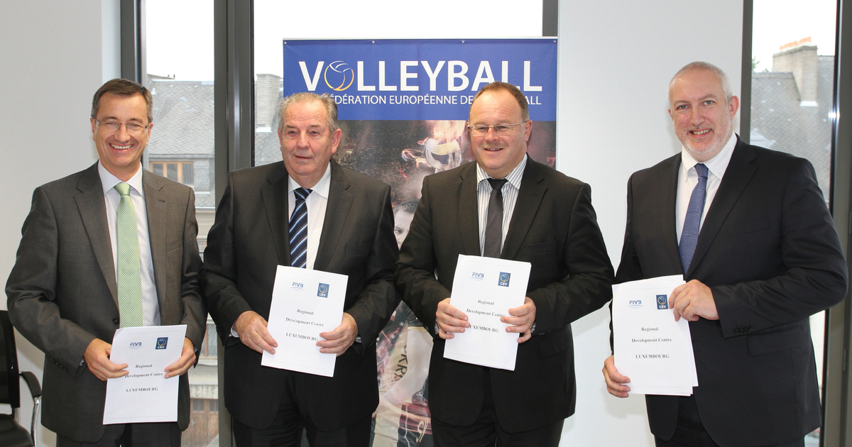 Слева Андре Хофман- глава Олимпийского комитета Люксембурга