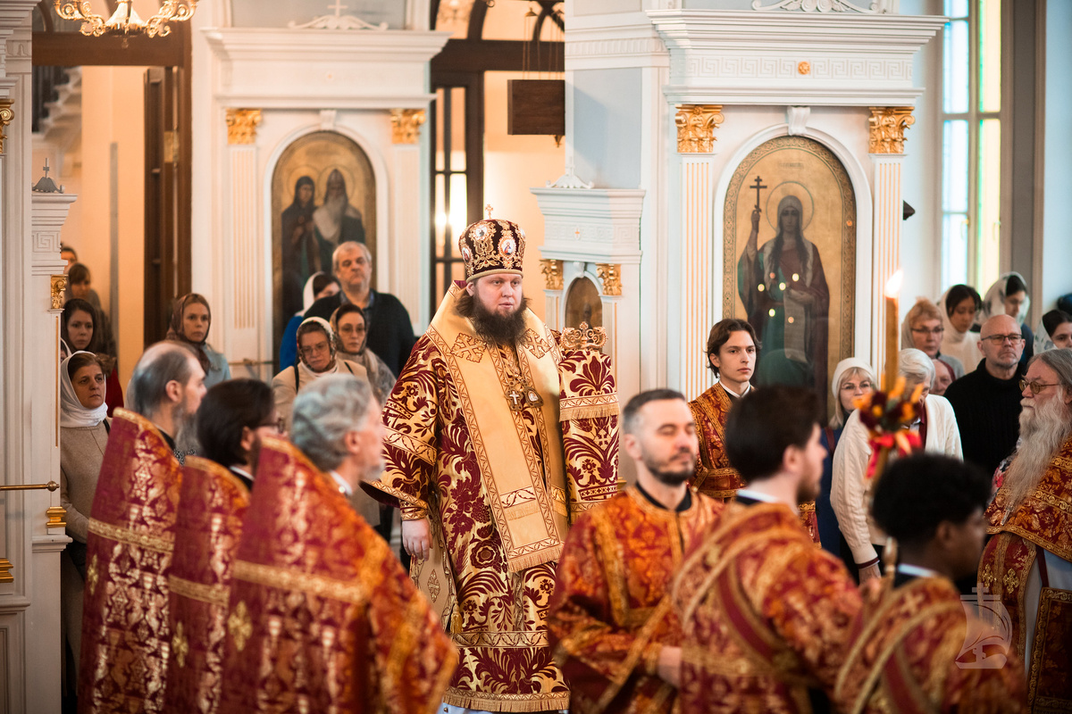 Фотография с Литургии в СПбДА в день празднования Собора новомучеников и исповедников Церкви Русской.