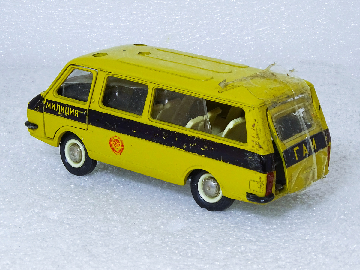 Рис. 2. Саратовская модель автомобиля РАФ-2203 ГАИ СССР (А25, RAF-Патрульная) до восстановления