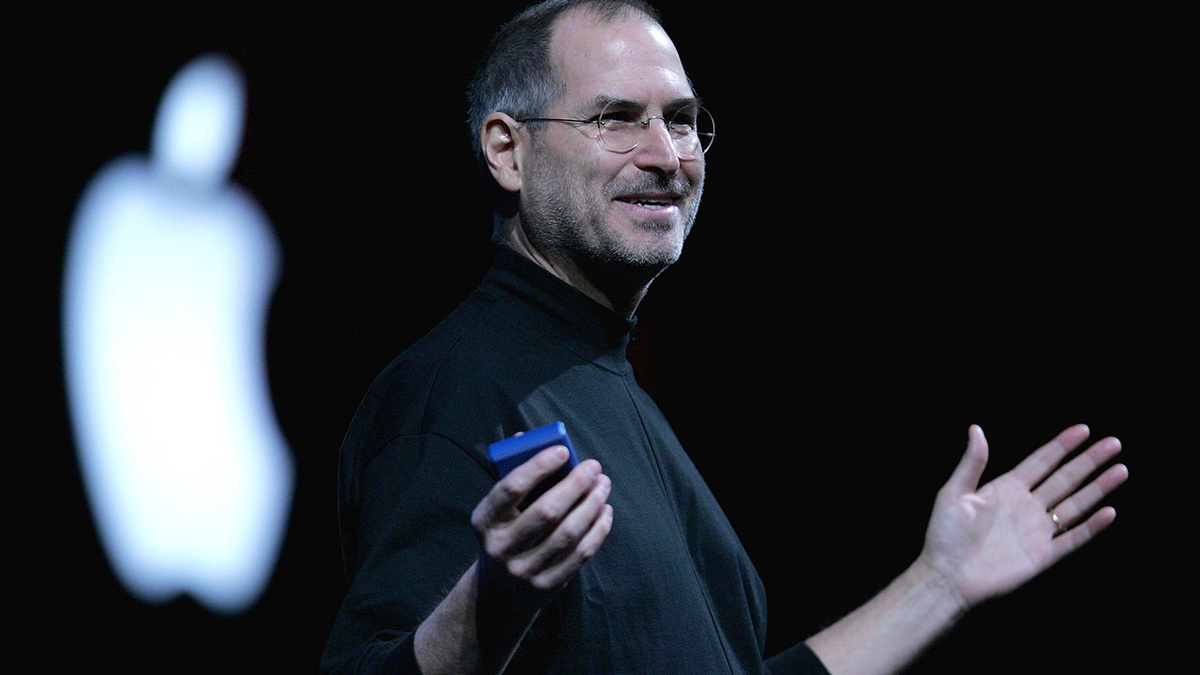 Стив Джобс — американский предприниматель, изобретатель и промышленный дизайнер