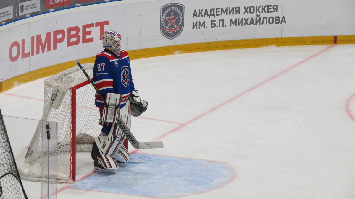 Когда-то они подменяли друг друга, а сейчас по разные стороны