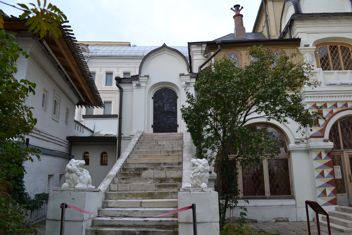 Москва. Улица Варварка. Палаты бояр Романовых. Фото автора