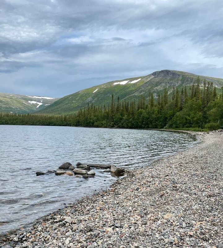 Сейдозеро и скалы горы Куйвчорр