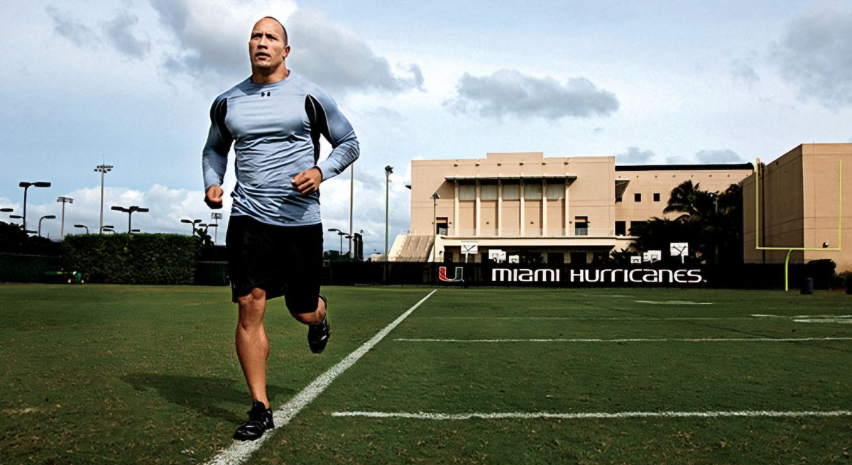 Дуэйн Джонсон на пробежке | muscleandfitness.com.tr