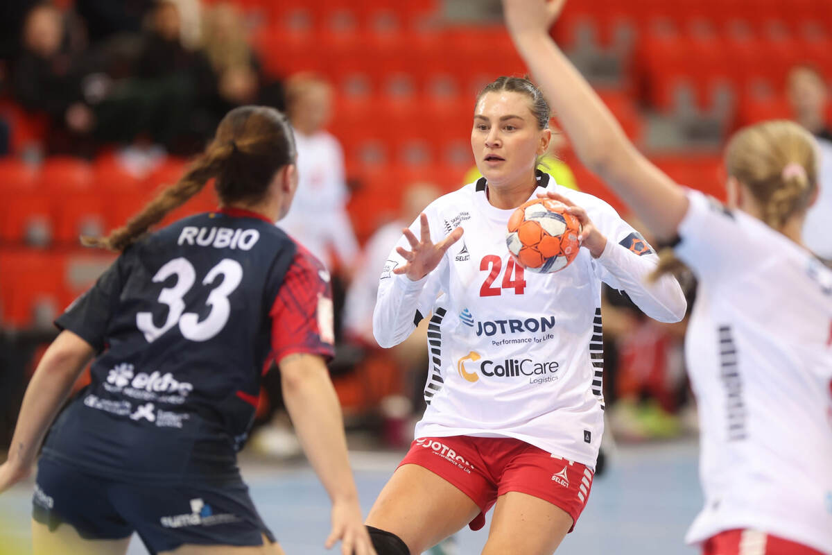    Аманда Куртович теперь играет в задней линии