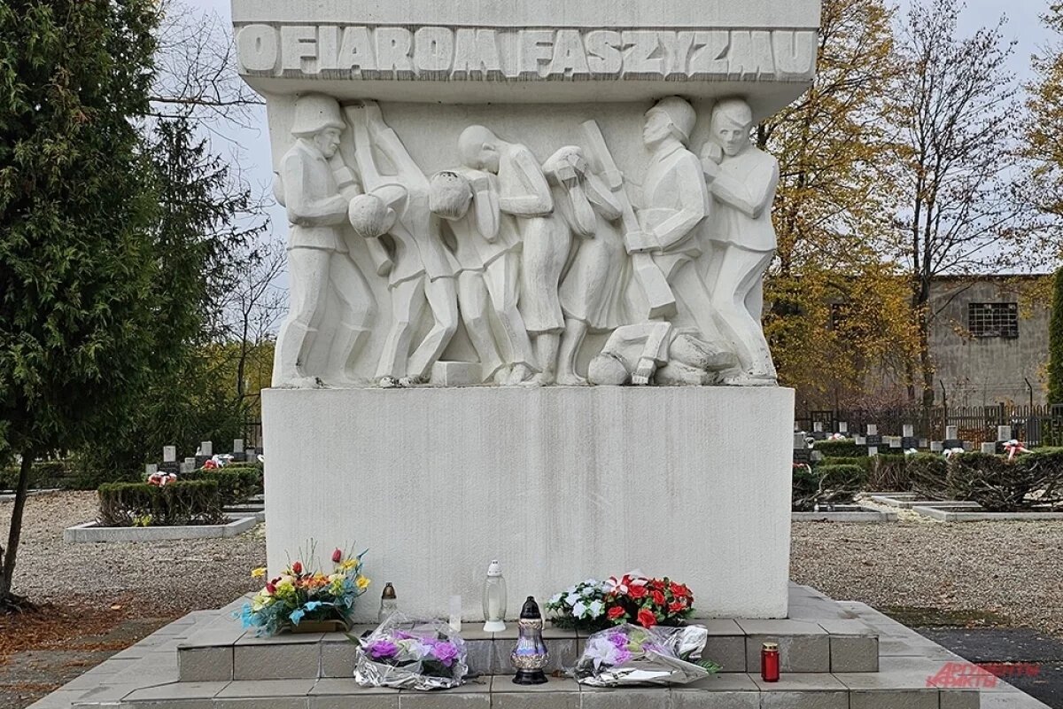    Памятник на месте бывшего концлагеря Лебрехтсдорф близ польской деревни Потулице.