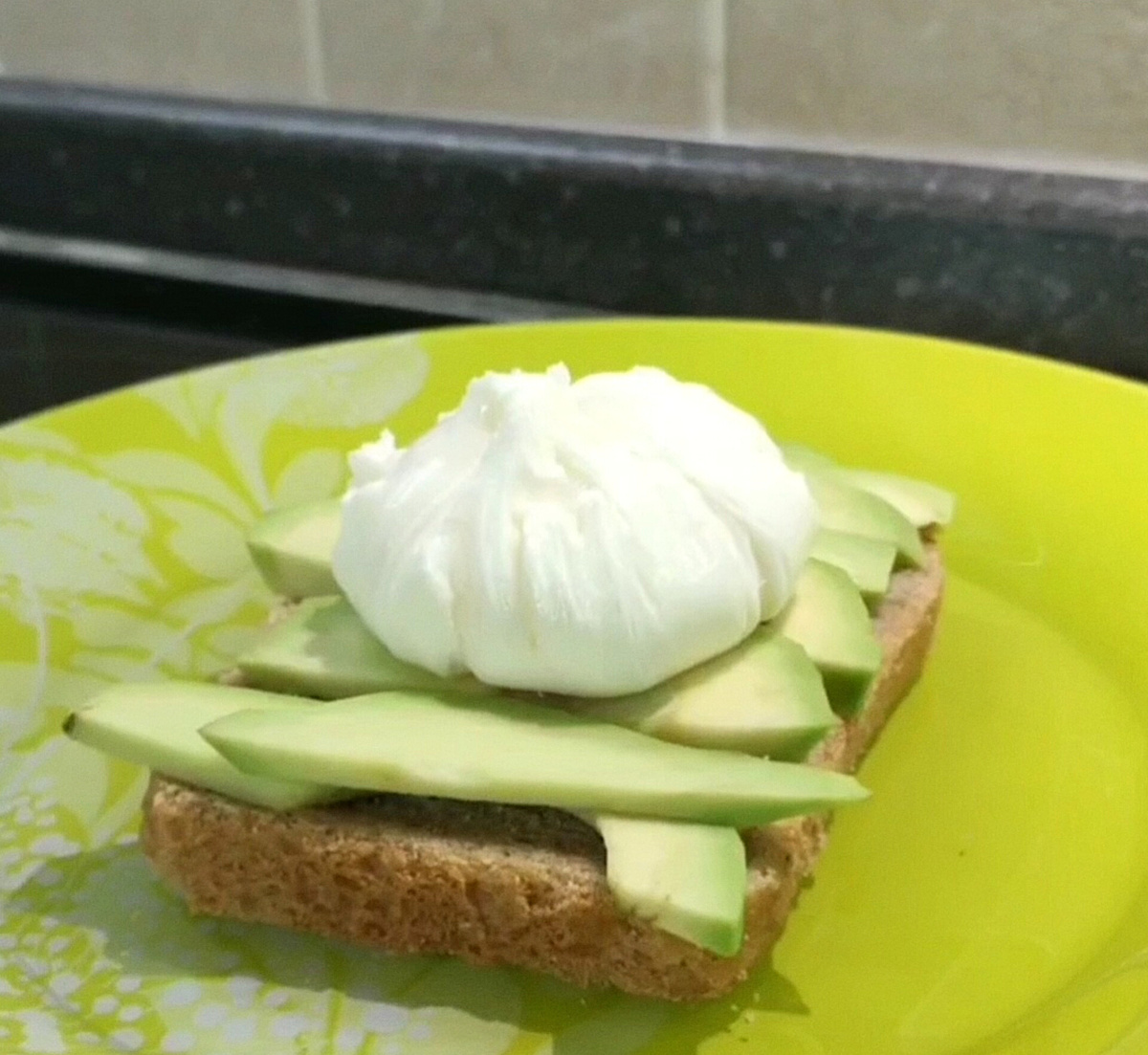 Тост с яйцом пашот