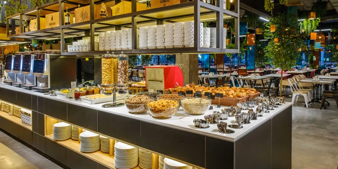 Что делают с недоеденной едой со «шведского» стола. Объясняют работники отелей