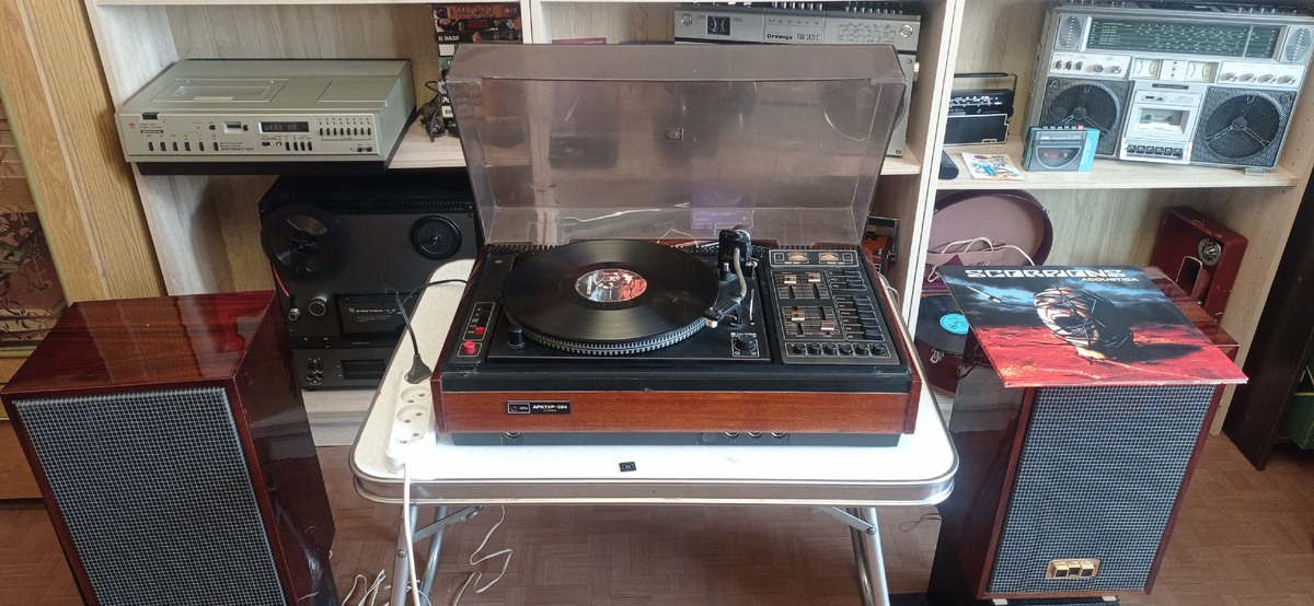 Арктур 004, вот было видео полностью его отремонтировал, стал лучше чем новый, так вот за 10 никому не нужен, в итоге запаковал и отправл за 8, ушел в минус, больше я их делать не буду уже увы.