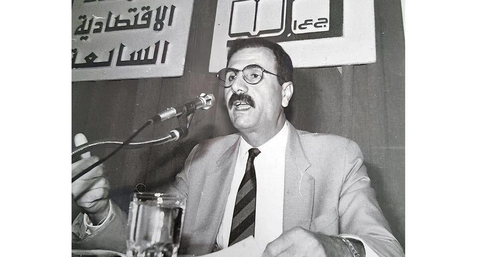    Отец Ахмеда Хусейна аш-Шараа, Хусейн Али аль-Шараа на экономическом симпозиуме в Дамаске, 1992 год / Википедия