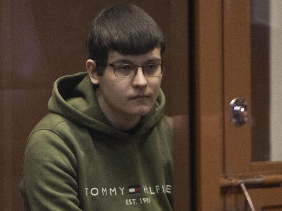    Бывший студент Тимур Бекмансуров на заседании Пермского краевого суда по делу о стрельбе в университете в Перми© РИА Новости / Андрей Никонов