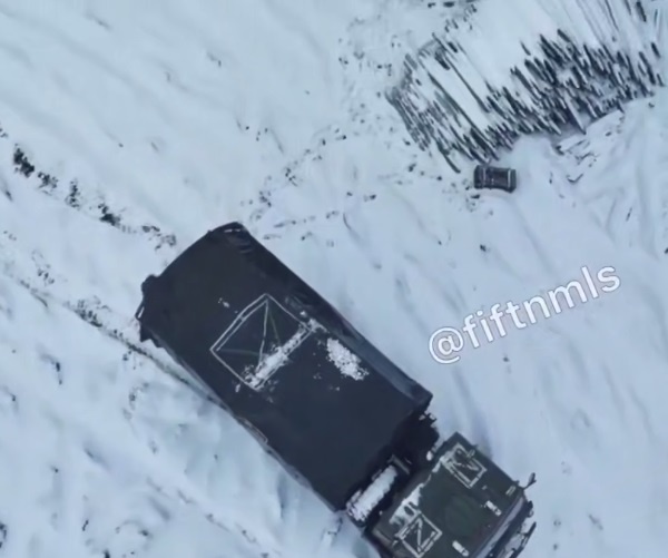    Теоретически для такой операции мог быть использован "убитый" грузовик с полным кузовом трофейного боекомплекта, непригодного для штатного использования. Машину фронтовые умельцы могли даже оснастить элементами дистанционного управления.