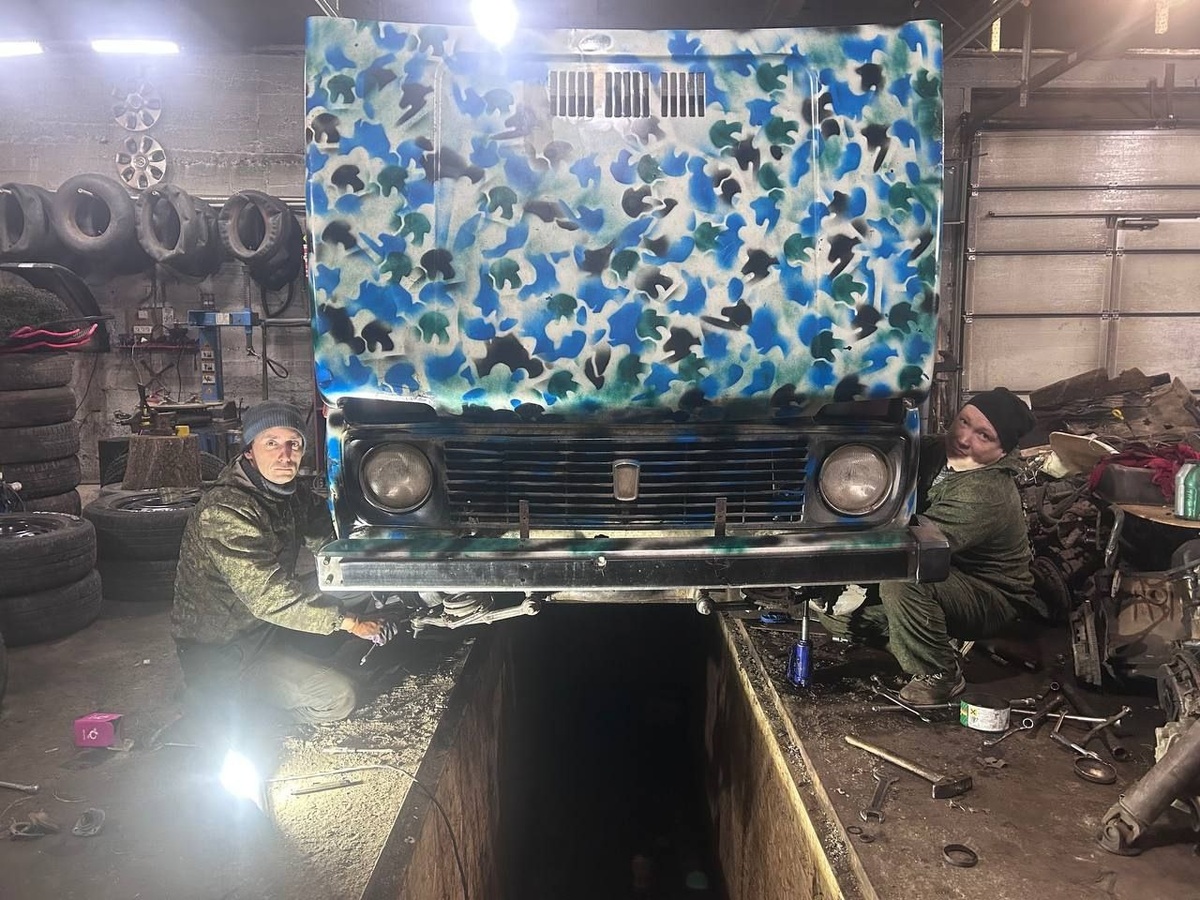 Перед отправкой автомобили были основательно подловлены в штабе "Надежный тыл": отремонтированы и покрашены