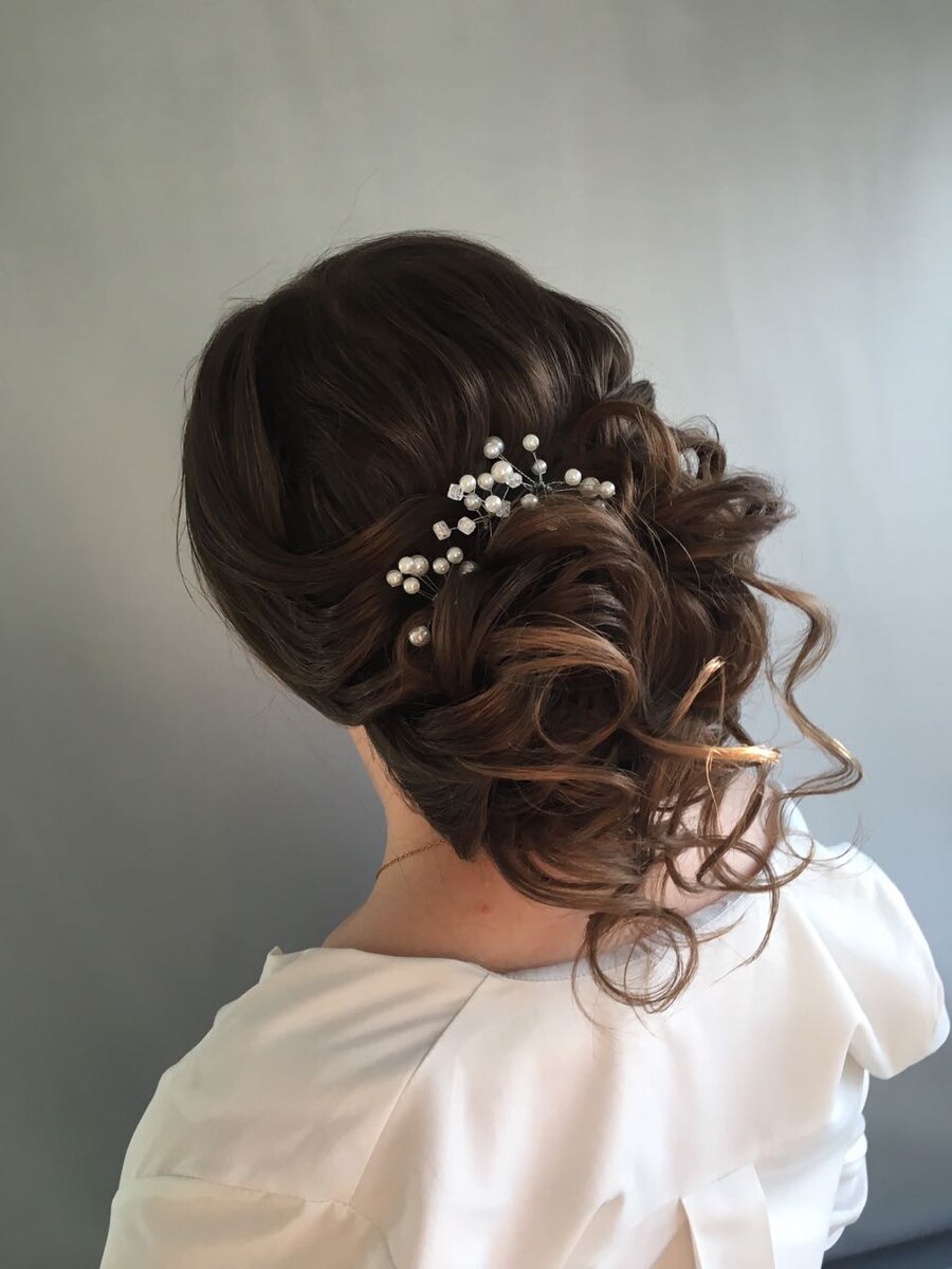 Великолепно дополняют прическу