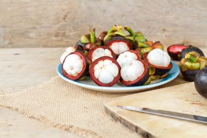  В 100 г мангустина содержится около 12% от рекомендуемой суточной нормы аскорбиновой кислоты   ©Freepik.suksao