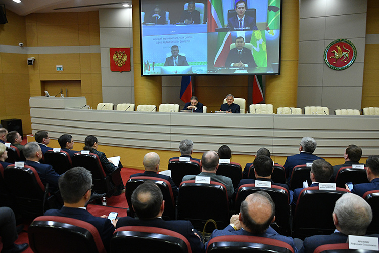    На первом в этом году заседание инвестиционного совета Республики Татарстан было одобрено 7 новых проектов на общую сумму 112 млрд рублей.   
Фото: rais.tatarstan.ru