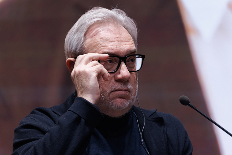    Модератором звездного паблик-тока стал сооснователь архитектурного бюро Wowhaus Олег Шапиро