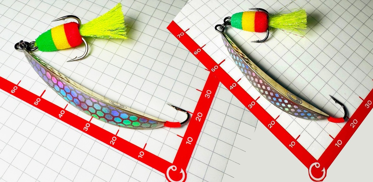 На Блесна имеется голограмма чешуи, которая переливается в цвета радуги