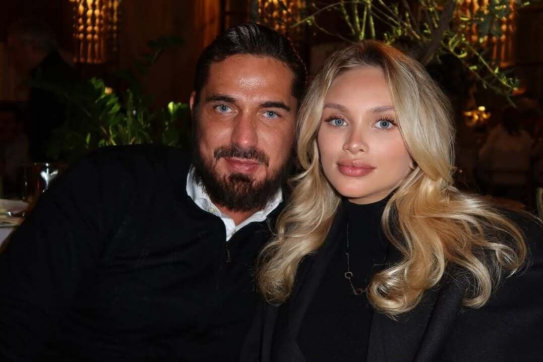 Курбан Омаров с женой. Фото: соцсети/@zimamoscow