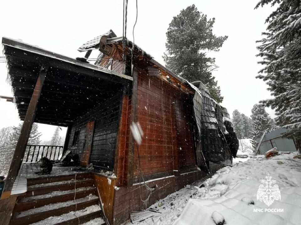    Пожар в селе Артыбаш Республики Алтай. Источник: МЧС Республики Алтай
