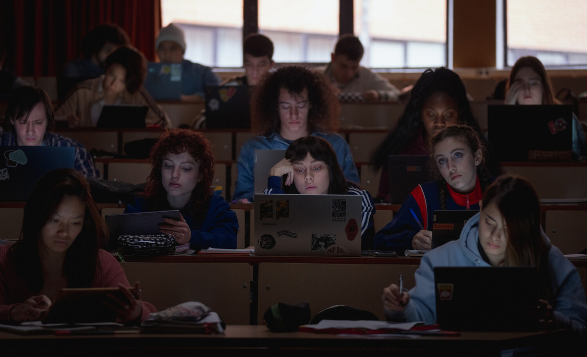 Типичные зумеры, так ведь?))